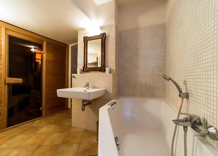 Guest house Cortes 4*